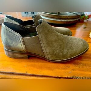 Clarks olive slip on
